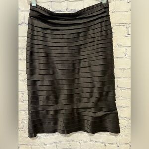 JS COLLECTIONS BLACK SATIN LAYERED FORMAL STRIPE PATTERN BACK ZIP SKIRT SIZE 6